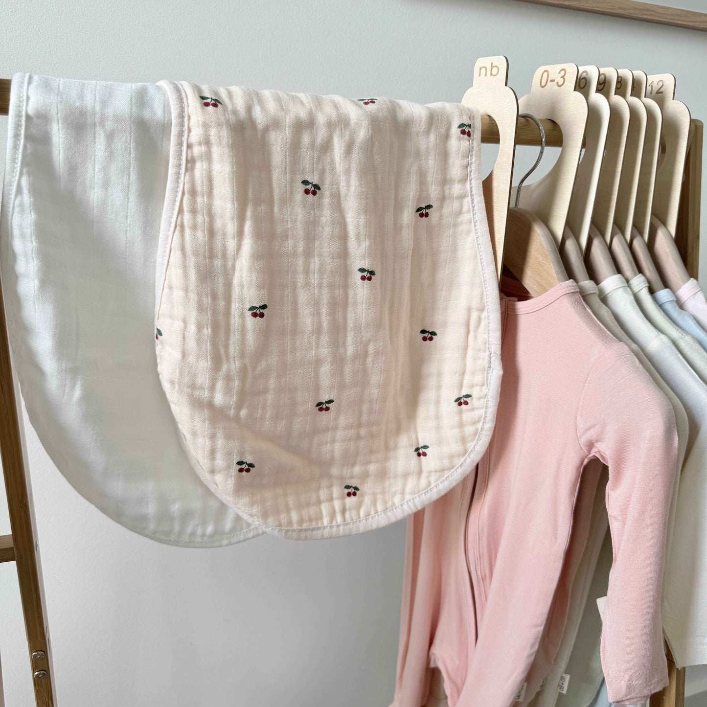 Bamboo Muslin Burp Cloth Set 2-Pack (Cherry-White)