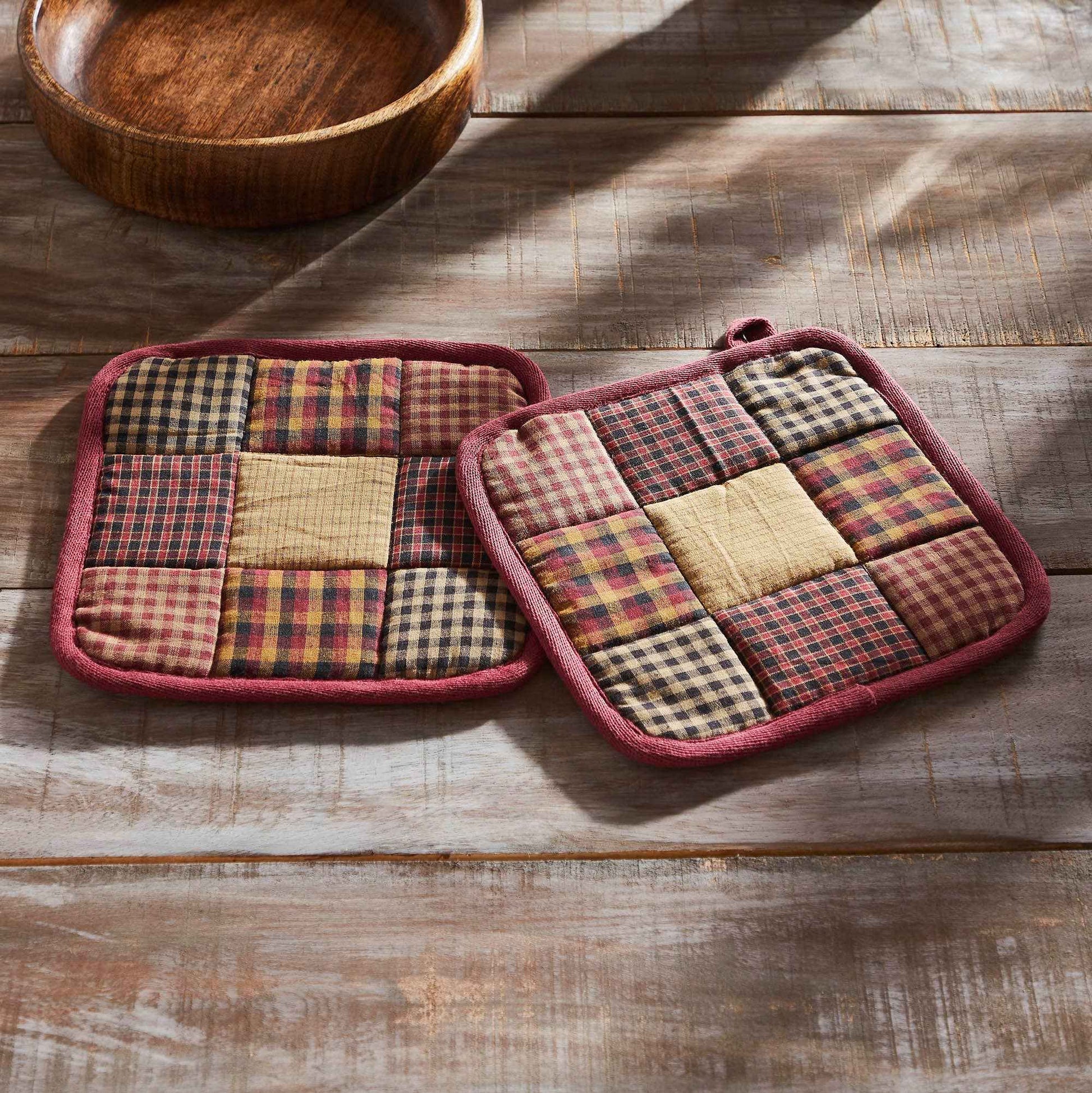 Heritage Farms Primitive Check Pot Holder Set of 2 8x8